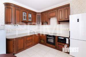 Коттедж 226м², 2-этажный, участок 10 сот.  