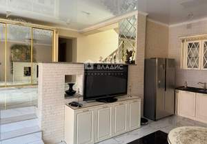 Дом 247м&sup2;, 2-этажный, участок 9 сот.  