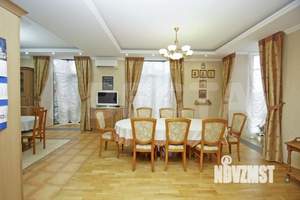 Коттедж 302м&sup2;, 3-этажный, участок 20 сот.  