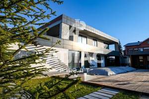 Дом 496м², 2-этажный, участок 11 сот.  