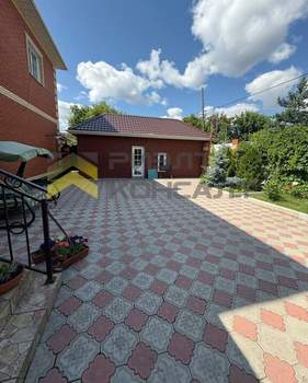 Дом 220м², 2-этажный, участок 5 сот.  