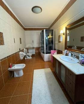 Дом 378м², 3-этажный, участок 10 сот.  