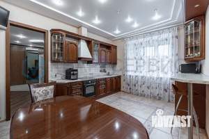 Коттедж 342м&sup2;, 3-этажный, участок 8 сот.  