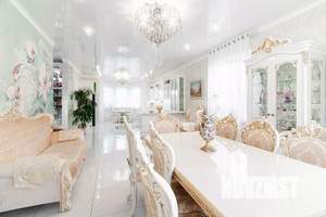 Дом 268м², 2-этажный, участок 9 сот.  