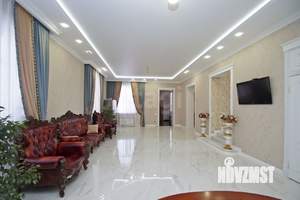 Дом 252м&sup2;, 2-этажный, участок 4 сот.  