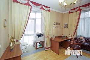 Дом 302м², 3-этажный, участок 20 сот.  