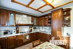 Коттедж 240м², 2-этажный, участок 10 сот.  
