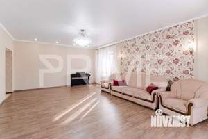 Коттедж 226м², 2-этажный, участок 10 сот.  
