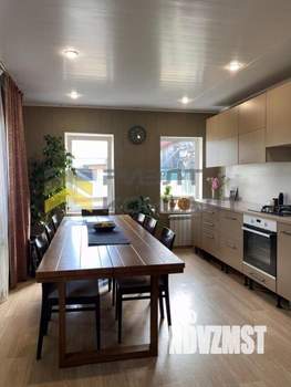 Дом 190м&sup2;, 2-этажный, участок 3 сот.  