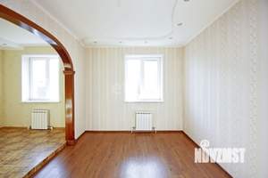 Дом 242м², 3-этажный, участок 4 сот.  