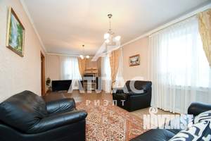 Дом 176м&sup2;, 2-этажный, участок 4 сот.  