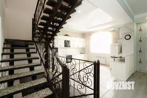 Дом 260м², 3-этажный, участок 5 сот.  