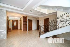 Коттедж 384м&sup2;, 3-этажный, участок 7 сот.  