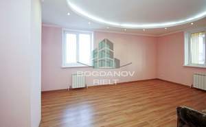 Дом 242м&sup2;, 3-этажный, участок 4 сот.  