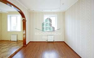 Дом 242м&sup2;, 3-этажный, участок 4 сот.  