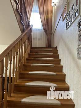 Коттедж 317м², 3-этажный, участок 12 сот.  