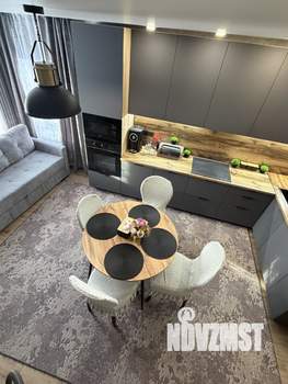 Дом 180м&sup2;, 2-этажный, участок 8 сот.  