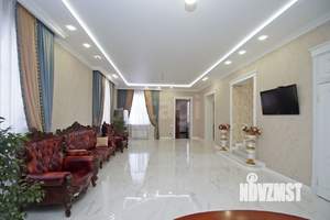 Дом 252м&sup2;, 2-этажный, участок 4 сот.  