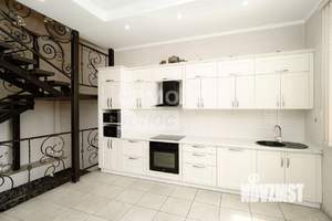 Дом 260м², 3-этажный, участок 5 сот.  