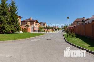 Дом 726м&sup2;, 3-этажный, участок 17 сот.  