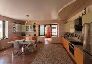 Дом 468м&sup2;, 2-этажный, участок 11 сот.  