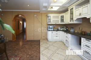 Дом 235м², 3-этажный, участок 6 сот.  