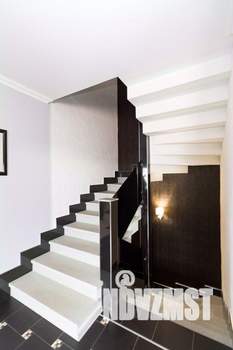 Таунхаус 290м², 3-этажный, участок 3 сот.  