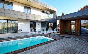 Дом 496м&sup2;, 2-этажный, участок 11 сот.  