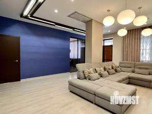 Коттедж 372м², 2-этажный, участок 8 сот.  