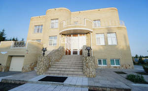 Дом 800м&sup2;, 3-этажный, участок 20 сот.  