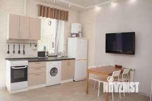 Студия квартира, посуточно, 36м2, 1/6 этаж