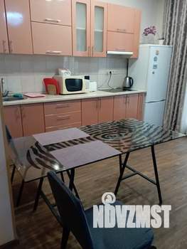 Студия квартира, посуточно, 40м2, 1/15 этаж