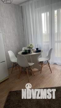 Студия квартира, посуточно, 38м2, 7/10 этаж