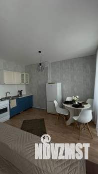 Студия квартира, посуточно, 38м2, 7/10 этаж