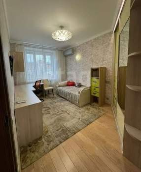 4-к квартира, на длительный срок, 140м2, 4/10 этаж