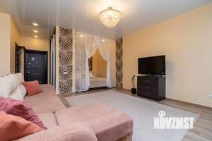 Студия квартира, посуточно, 42м2, 3/12 этаж