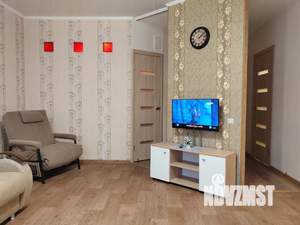 Студия квартира, посуточно, 38м2, 7/10 этаж