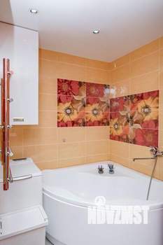 2-к квартира, вторичка, 63м2, 1/10 этаж