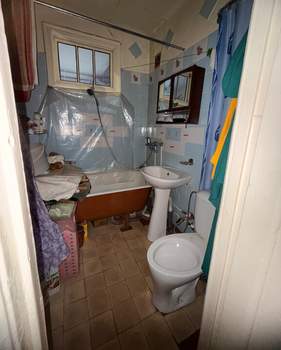 2-к квартира, вторичка, 43м2, 1/4 этаж