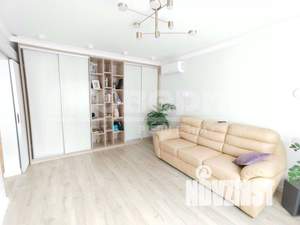 4-к квартира, вторичка, 100м2, 1/9 этаж