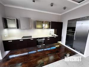 4-к квартира, вторичка, 140м2, 3/4 этаж