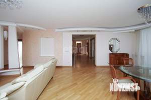 4-к квартира, вторичка, 171м2, 6/8 этаж