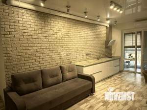 2-к квартира, вторичка, 63м2, 7/17 этаж
