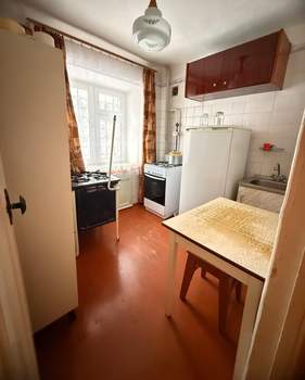 2-к квартира, вторичка, 43м2, 1/4 этаж