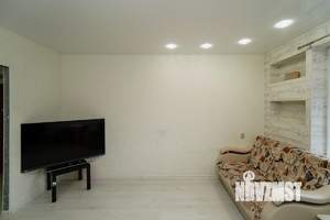 2-к квартира, вторичка, 60м2, 1/10 этаж